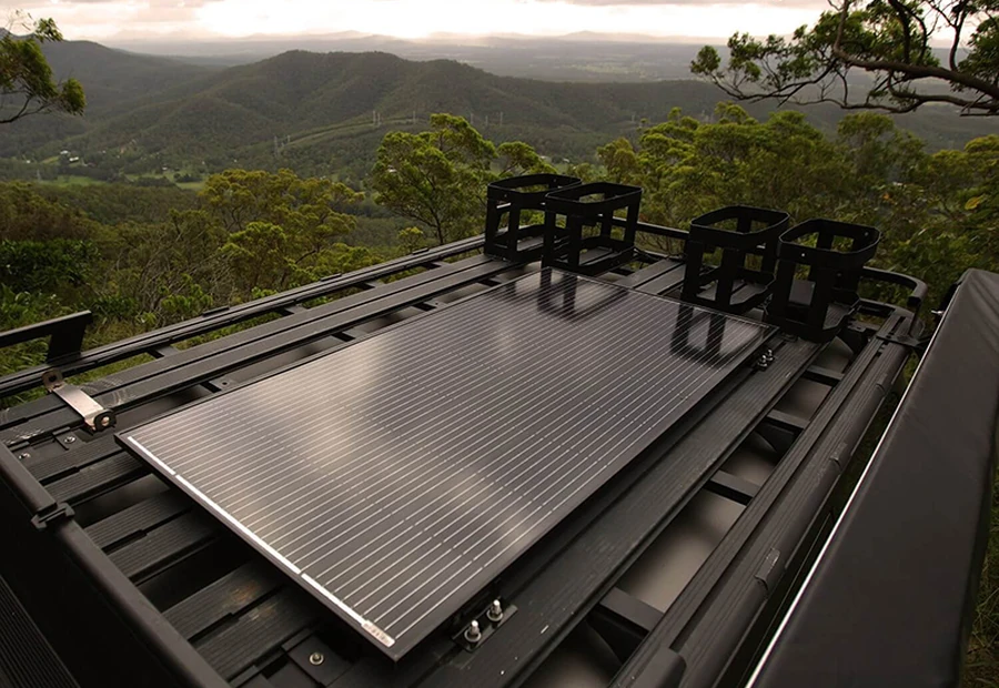 Glass solar panel installed on 4WD for Australian outdoor energy use